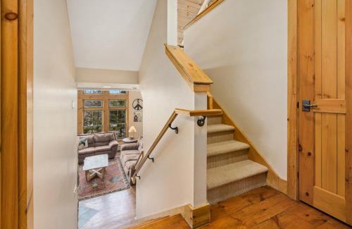 Stratton Mountain House | 3 Bedroom plus Loft at Stratton with Hot Tub