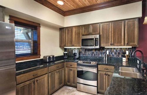 Grand Elk Ranch Condo | 3 Bedroom Presidential Condo, Sleeps 10, Kitchen, Rocky Mountain Preserve Resort