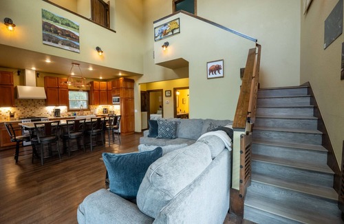 Eureka Springs House | 3 Bedroom, Private Hiking Trails 10 Mins to Eureka