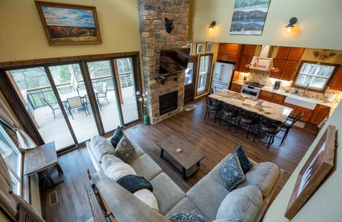 Eureka Springs House | 3 Bedroom, Private Hiking Trails 10 Mins to Eureka
