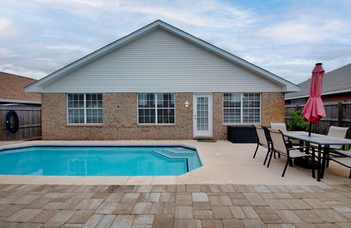 Seaspray House | 3 Bedroom PRIVATE POOL - GOLF CART INCLUDED - 5 MIN WALK TO PRIVATE BEACH ACCESS
