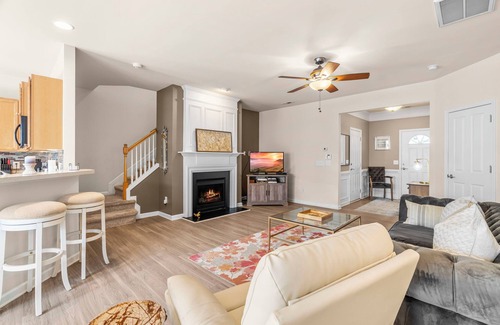 Northwest Raleigh House | 3-bedroom Raleigh Townhome near RDU, RTP, Crabtree Valley Mall and Brier Creek
