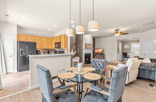 Northwest Raleigh House | 3-bedroom Raleigh Townhome near RDU, RTP, Crabtree Valley Mall and Brier Creek