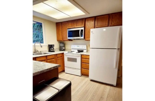 Bonney Lake House | 3 Bedroom Rambler on Large Lot Near Lake Tapps!