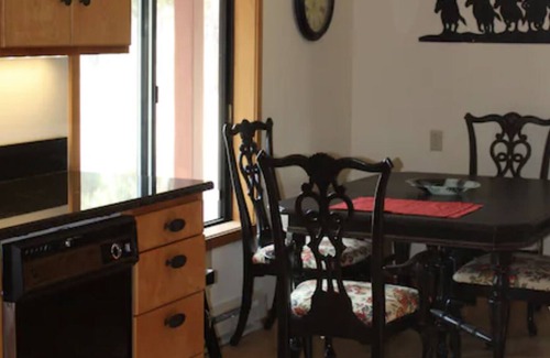 Sisters House | 3 Bedroom Ranch House on 10 Acres Just East of Sisters Township