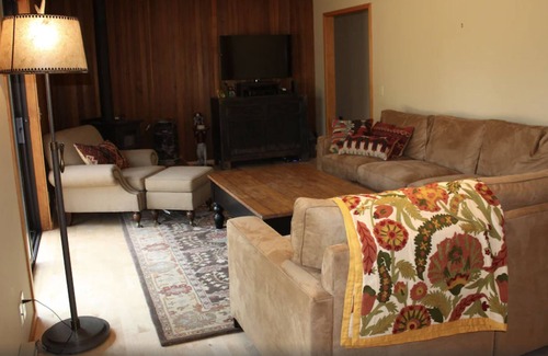 Sisters House | 3 Bedroom Ranch House on 10 Acres Just East of Sisters Township