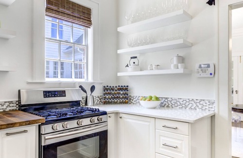 Buckhead House | 3 Bedroom Renovated Cottage