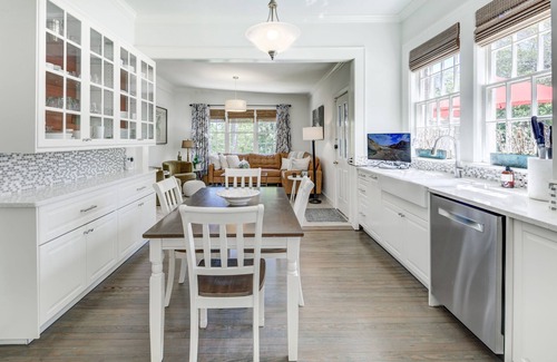 Buckhead House | 3 Bedroom Renovated Cottage