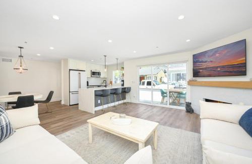 Balboa Island House | 3 Bedroom Renovated Condo on Balboa Island