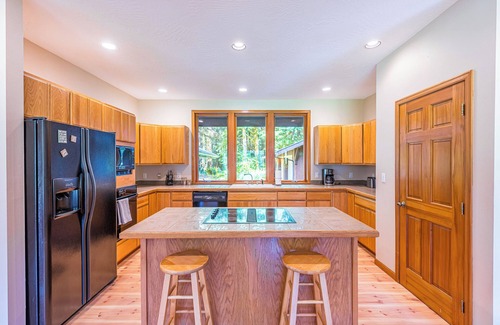 Beaver House | 3-bedroom River Front home. Peaceful and relaxing.