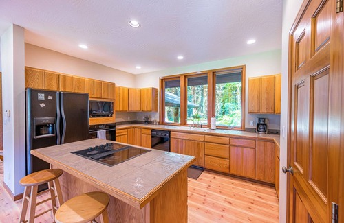 Beaver House | 3-bedroom River Front home. Peaceful and relaxing.
