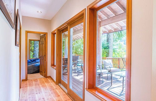 Beaver House | 3-bedroom River Front home. Peaceful and relaxing.