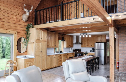 Canandaigua Cabin | 3 bedroom secluded Lodge, close to Canandaigua
