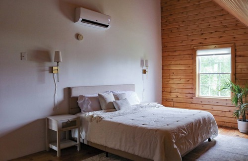 Canandaigua Cabin | 3 bedroom secluded Lodge, close to Canandaigua