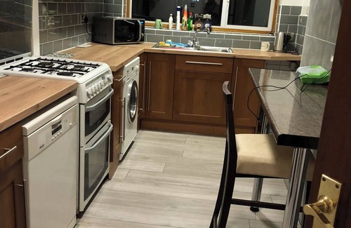 St. Andrew's House | 3 Bedroom Semi Detached House 30 min From Liverpool Street