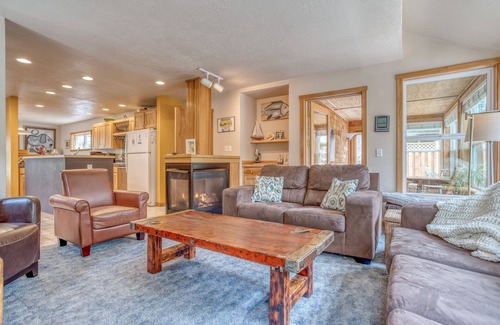 Shorepine Village House | 3 Bedroom Shorepine Home Near Beach Access with Bonus Room, Dog Friendly!