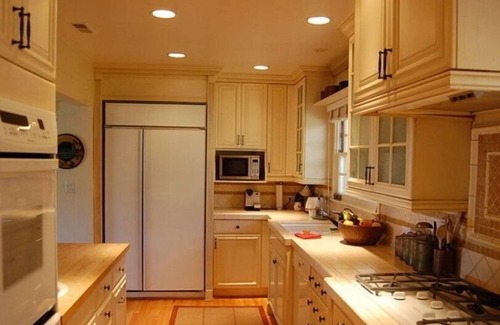 Western Malibu Apartment | 3 Bedroom Single family L-79659 by Houzlet