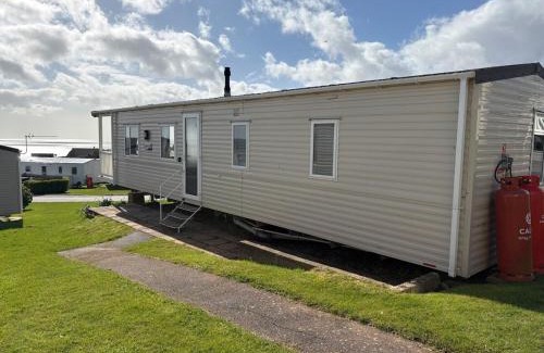 Exmouth Apartment | 3 Bedroom, Sleep 6, Wi-Fi, Decking, Sea-View, Parking