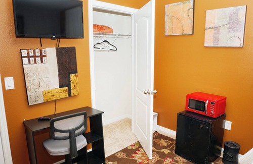 St. Cloud House | 3-bedroom space near the beautiful Lake Nona 20 minutes from the airport No Pet