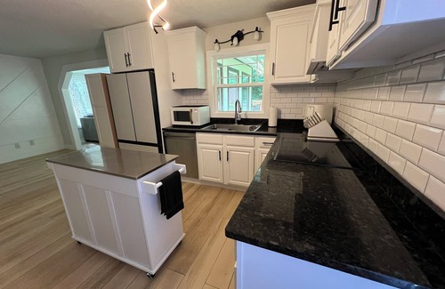 Church Street House | 3-bedroom Spacious Home in Atlanta; Near Airport; Close to Downtown & Midtown