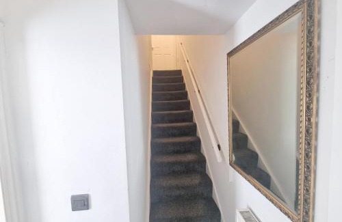 Rochdale House | 3 Bedroom Spacious Modern Comfortable Home in Rochdale, Work, Relax, Explore Manchester, Oldham, Bury