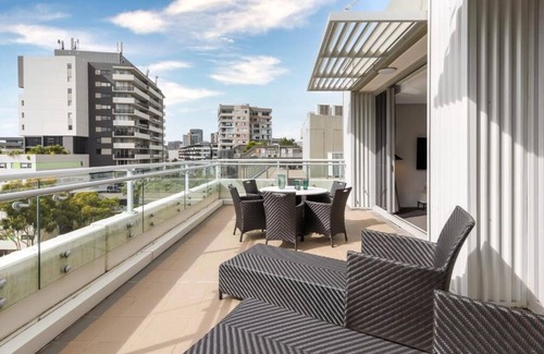 Kensington Apartment | 3 Bedroom Terrace Suite Defries Avenue, Zetland, New South Wales