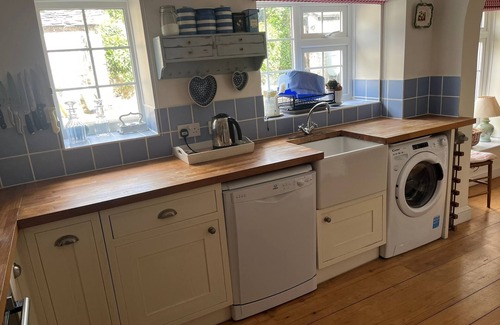 Millbrook Cottage | 3-bedroom Terraced cottage in Millbrook with Estuary views
