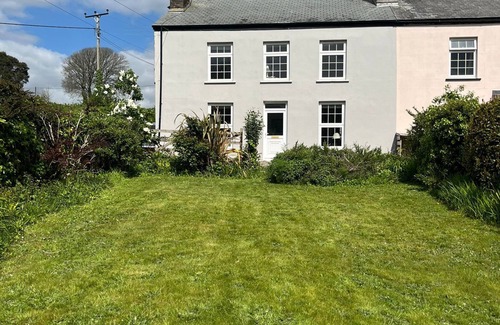 Millbrook Cottage | 3-bedroom Terraced cottage in Millbrook with Estuary views