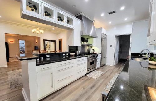 Beverly Hills Apartment | 3 bedroom top story apartment near Pico blvd