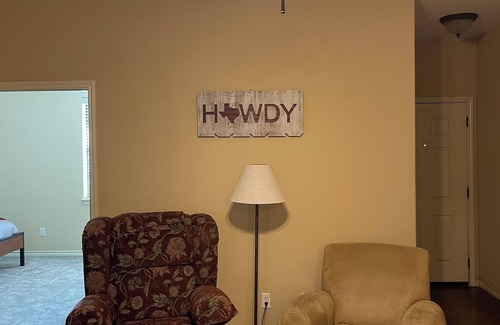 Wellborn House | 3-bedroom townhome in tranquil College Station with AC