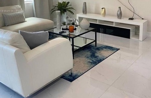 Pembroke Pines House | 3 Bedroom Townhome 234782 by Houzlet
