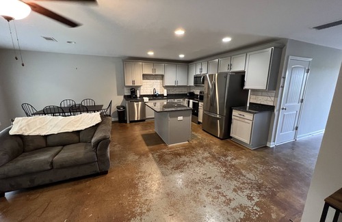 Lebanon House | 3 bedroom townhome close to Nashville!