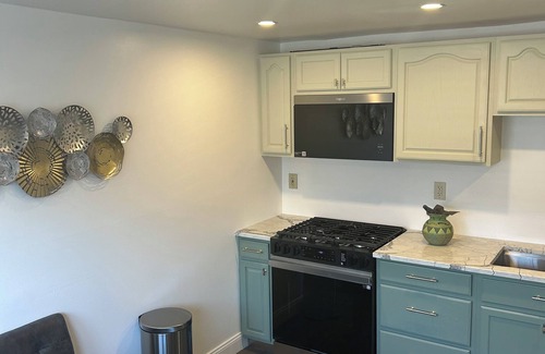 East Liberty House | 3-bedroom townhome in delightful Pittsburgh with WiFi, AC