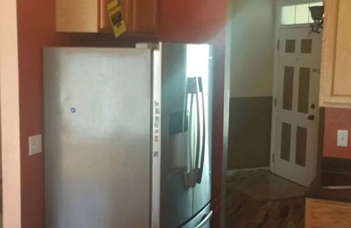 Aurora House | 3-bedroom townhome in charming Aurora with WiFi, AC. Unbeatable LocationBook now
