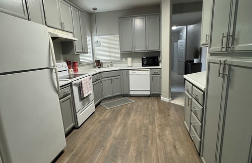 Merced House | 3-bedroom townhome in marvelous Merced with WiFi, AC