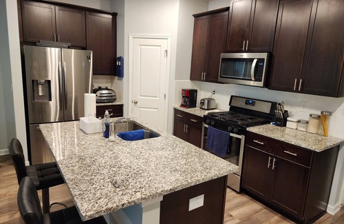 Lilburn House | 3-bedroom townhome in nice Lilburn with WiFi, AC. Enjoy your stay