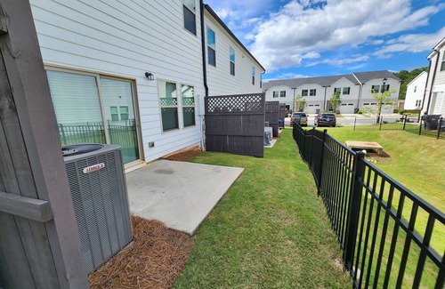 Lilburn House | 3-bedroom townhome in nice Lilburn with WiFi, AC. Enjoy your stay