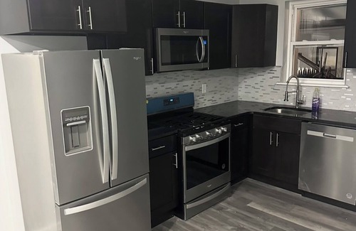 South Philadelphia House | 3-bedroom townhome in welcoming Philadelphia with AC, WiFi, fitness room