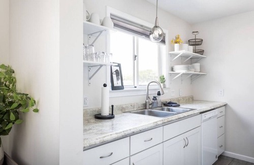 Traverse City House | 3-Bedroom Townhouse w/Garage Near TART Trail, Beach & Downtown Traverse City