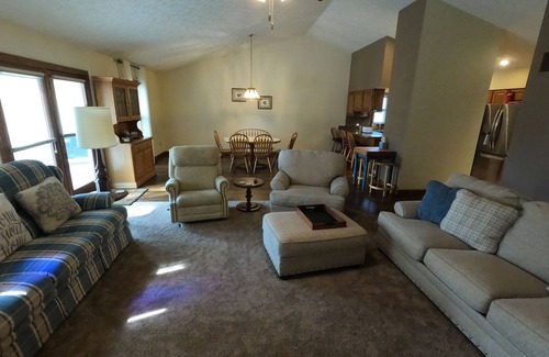 Bloomington House | 3-bedroom vacation home 10 minutes from Indiana University Bloomington