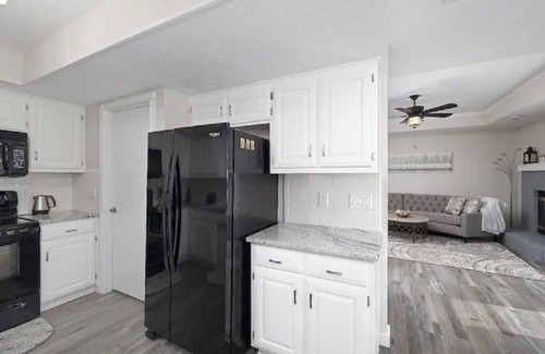 Springfield House | 3-bedroom vacation home just 5 minutes from Bass Pro Shops Outdoor World