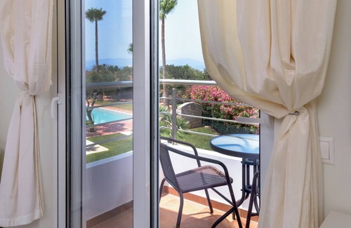 Chorafakia Villa | 3-bedroom Villa Myrtus, Spacious Retreat, Garden&Relaxing Pool, fast WiFi, AC