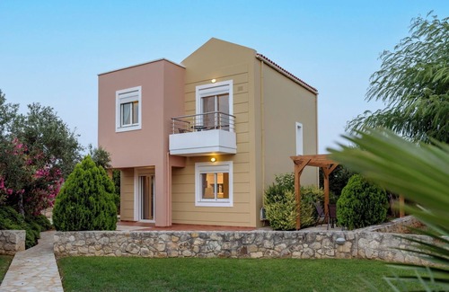 Chorafakia Villa | 3-bedroom Villa Myrtus, Spacious Retreat, Garden&Relaxing Pool, fast WiFi, AC