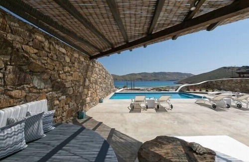 Panormos Villa | 3 Bedroom Villa with private pool and sea view