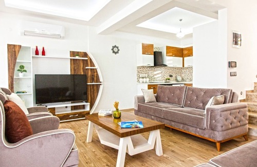 Ciftlik Villa | 3 Bedroom Villa with Private Pool and Garden Near the Beach