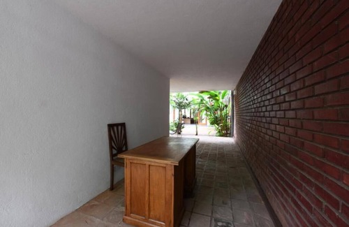Kollupitiya Villa | 3-Bedroom Villa with Sri Lanka Contemporary Art & Architecture Experiences