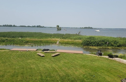 Butte Des Morts House | 3 bedroom waterfront house on the channel to lake available for EAA AirVenture