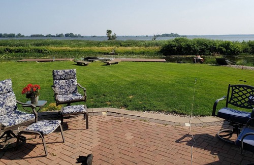 Butte Des Morts House | 3 bedroom waterfront house on the channel to lake available for EAA AirVenture