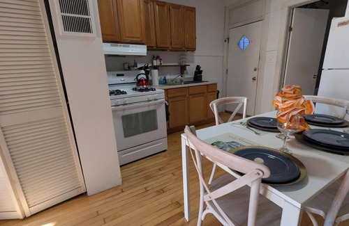 Near West Side Apartment | 3 Bedroomin the Medical Center!