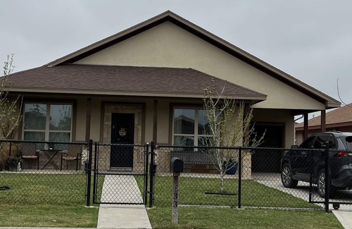 Brownsville House | 3 bedrooms 2 1/2 bathrooms sleep 7 people